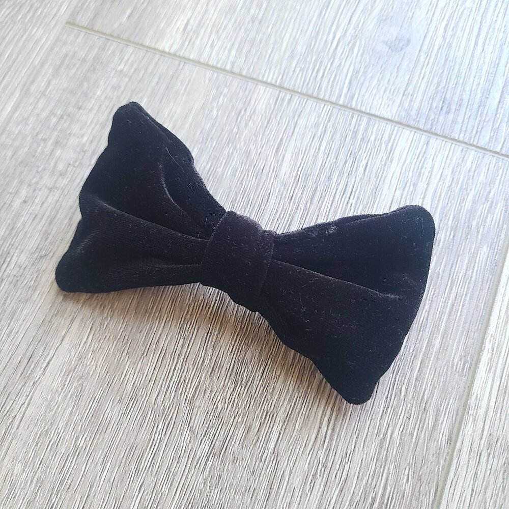 Elegant Clip On Black Velvet Bow Tie